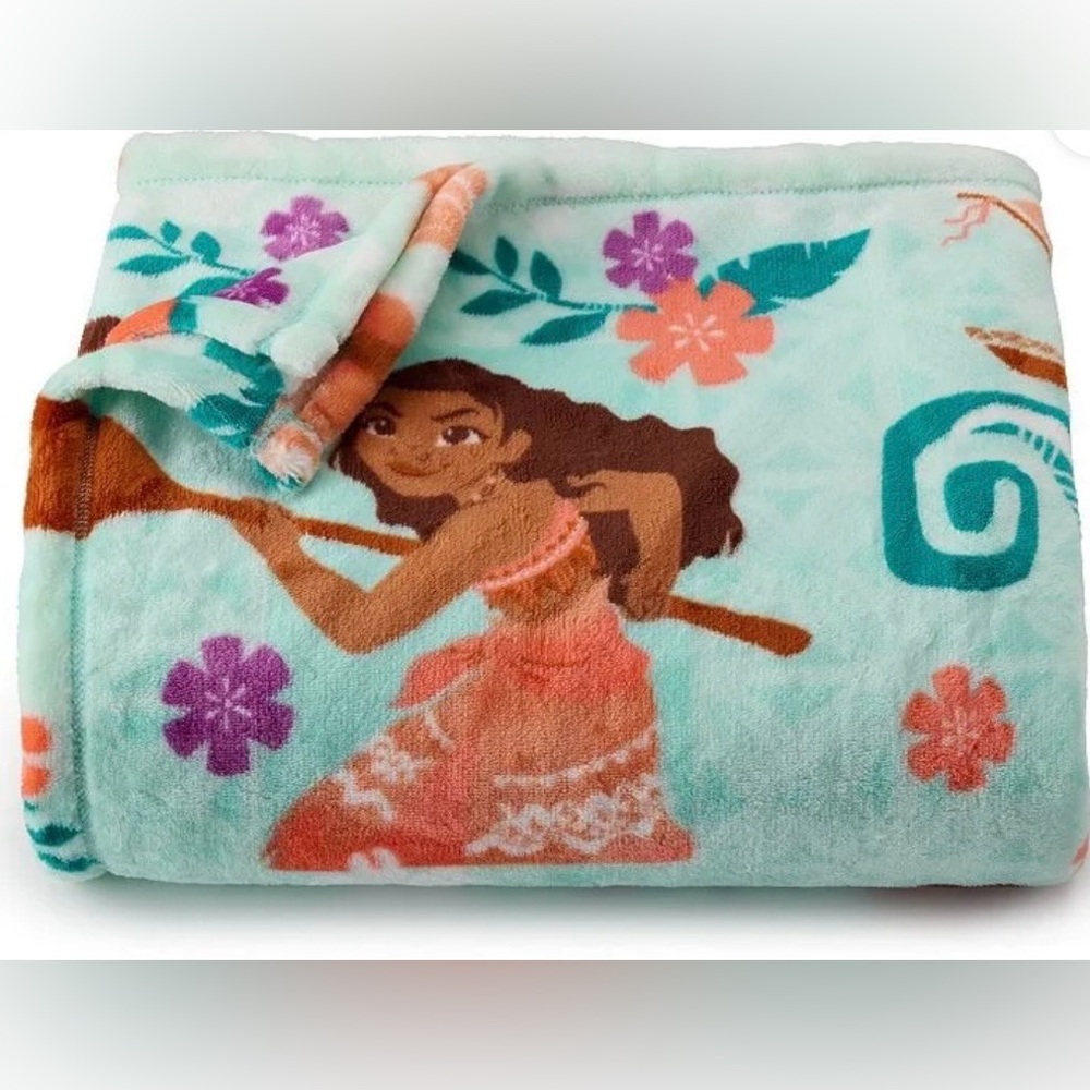 Disney’s Moana Oversized Supersoft Printed Plush Throw